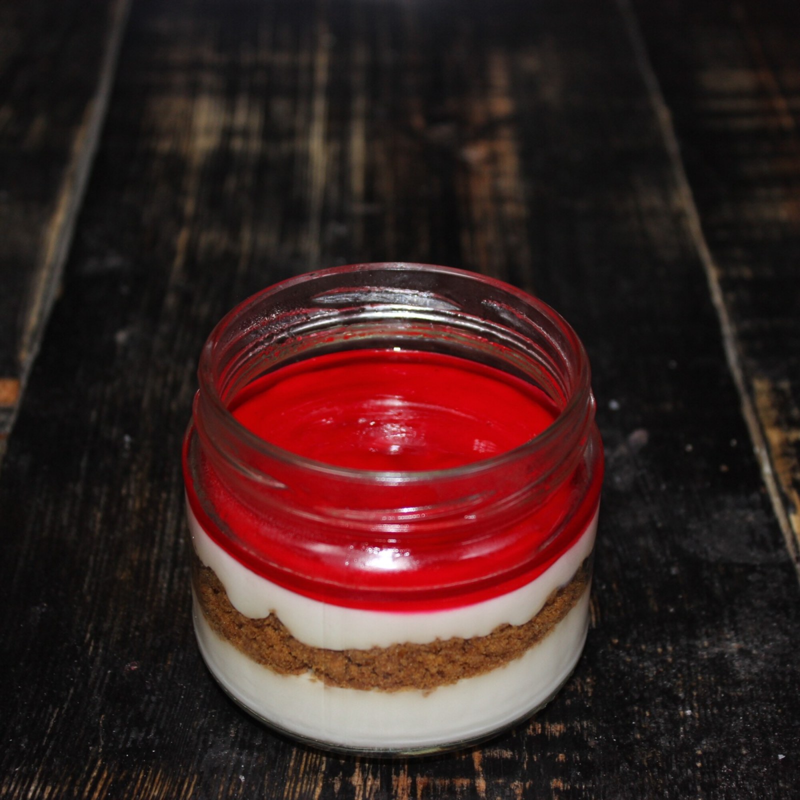Çilek Soslu Cheesecake