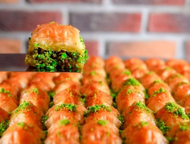 Fıstıklı Özel Kare Baklava (1 kg.)