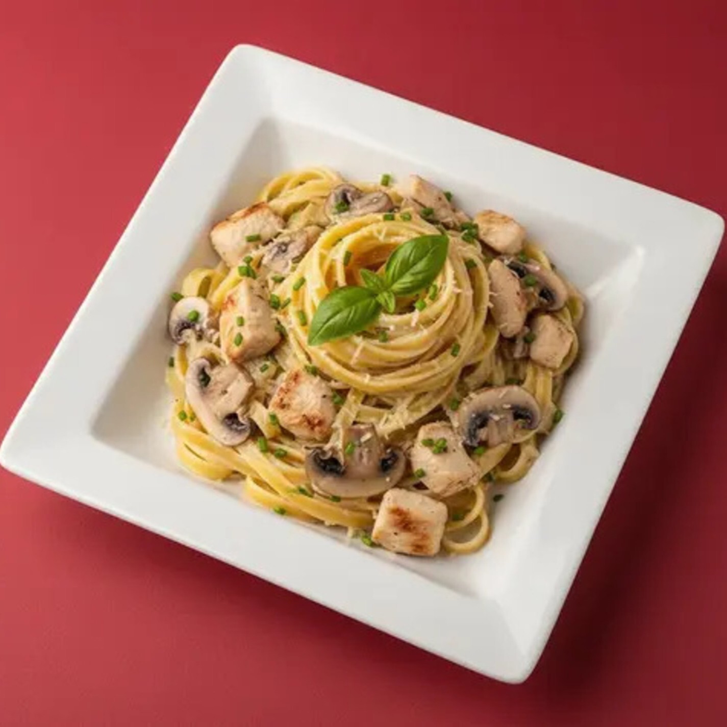 Kremalı Mantarlı Tavuklu Fettuccine