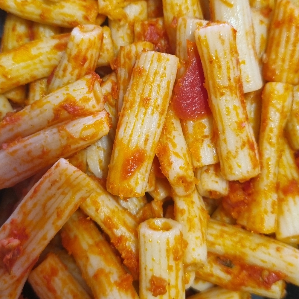 Soslu Makarna