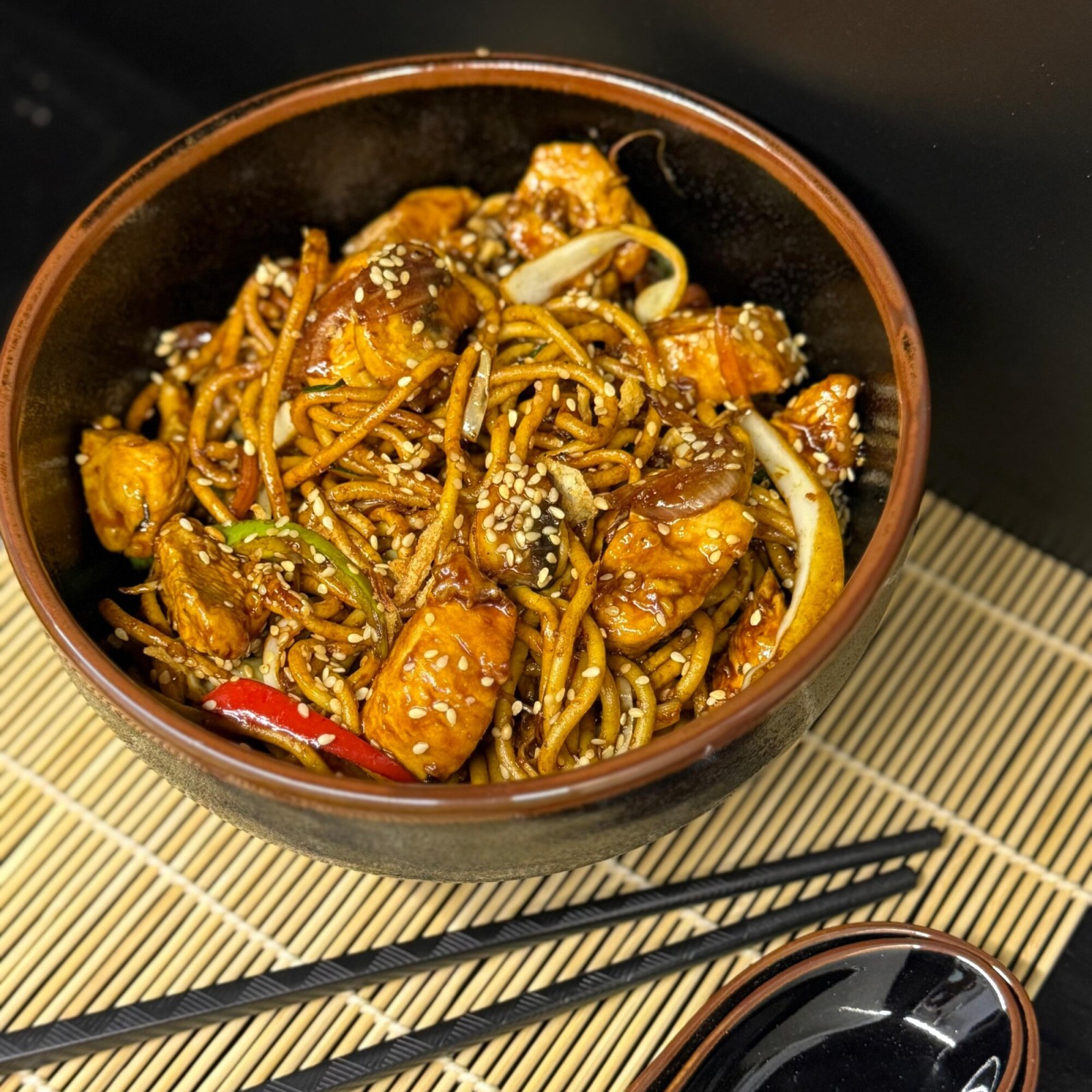 Soya Soslu Tavuklu Noodle + 330 Ml. Coca Cola