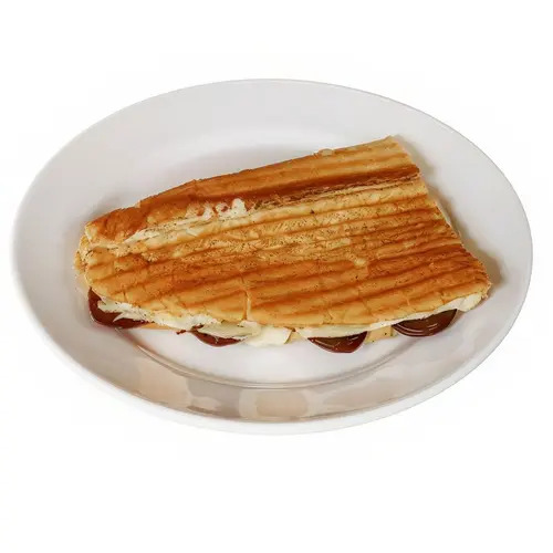 Üç Çeyrek Sucuklu Tost