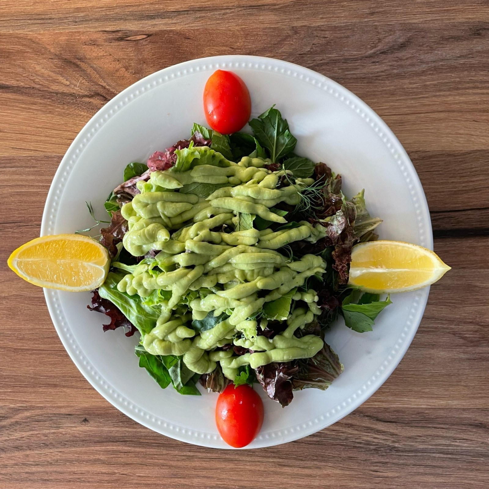 Avokado Soslu Yeşil Salata