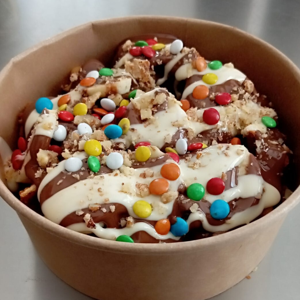 Çikolatalı Muzlu Çilekli Waffle