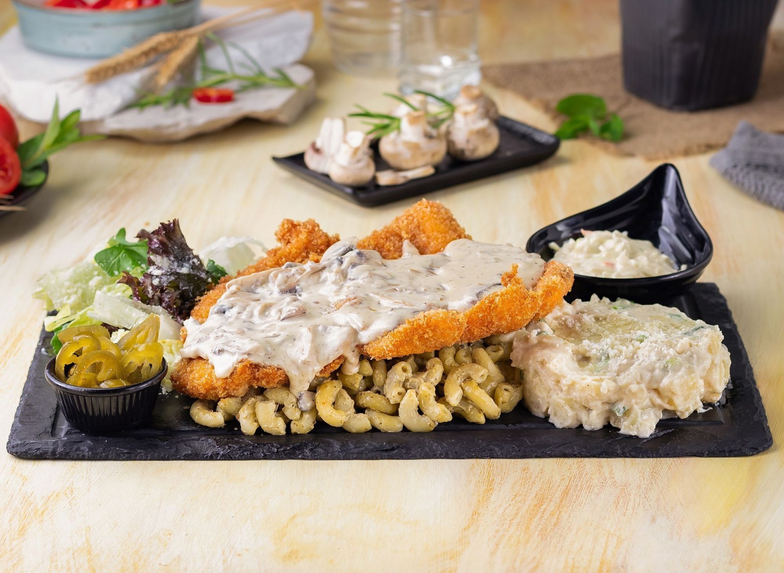 Kremalı Mantar Soslu Tavuk Schnitzel