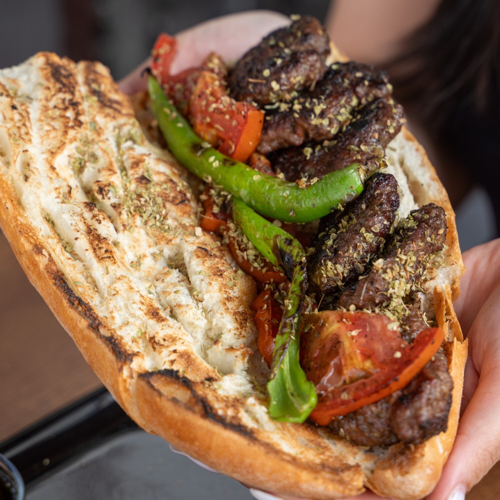 3/4 Ekmek Arası Köfte ,Sucuk