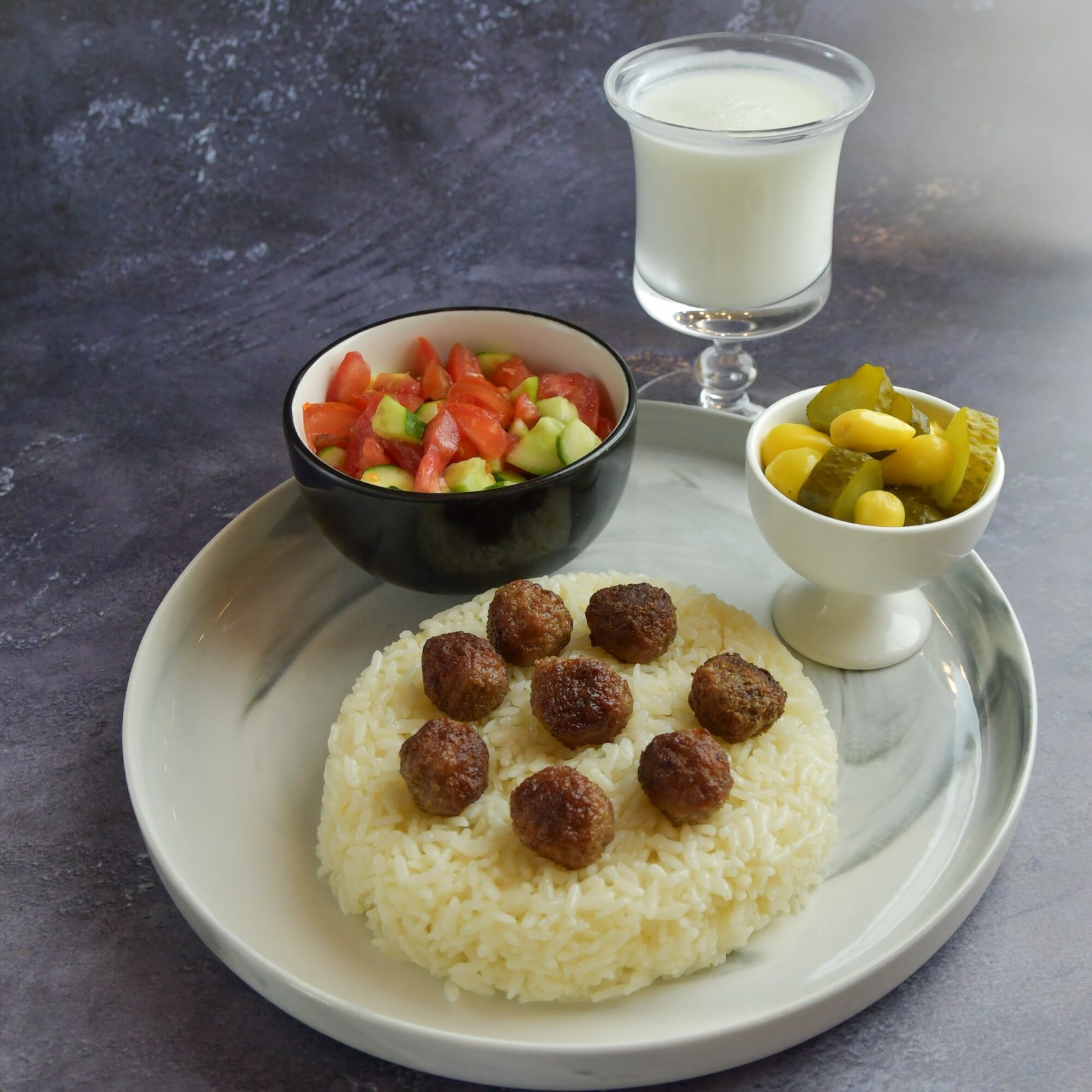 Köfteli Pilav Menü