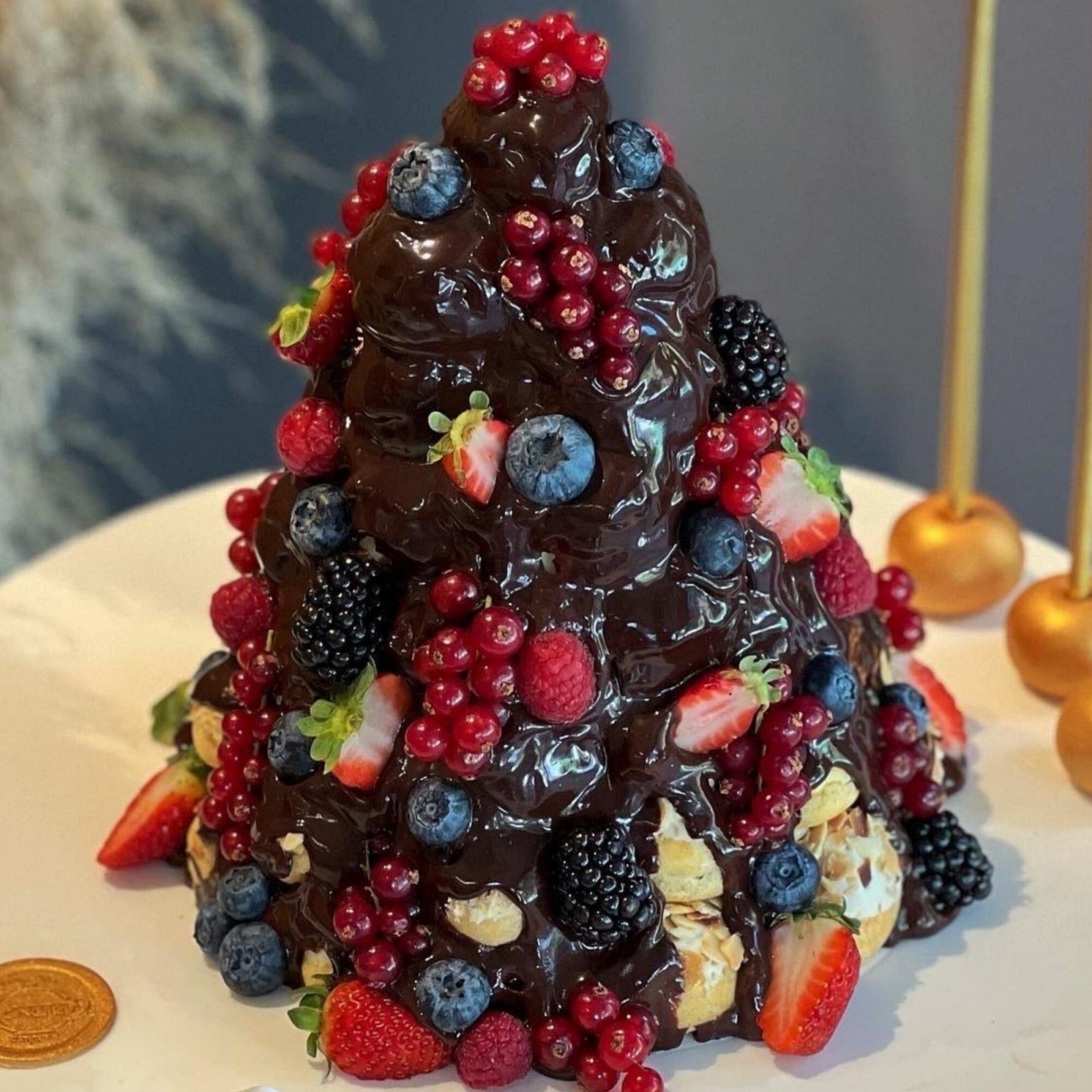 Orman Meyveli Dökme Profiterol