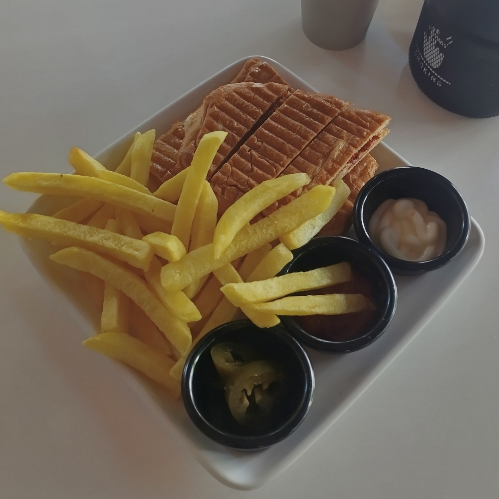 Yarım Ekmek Karışık Tost