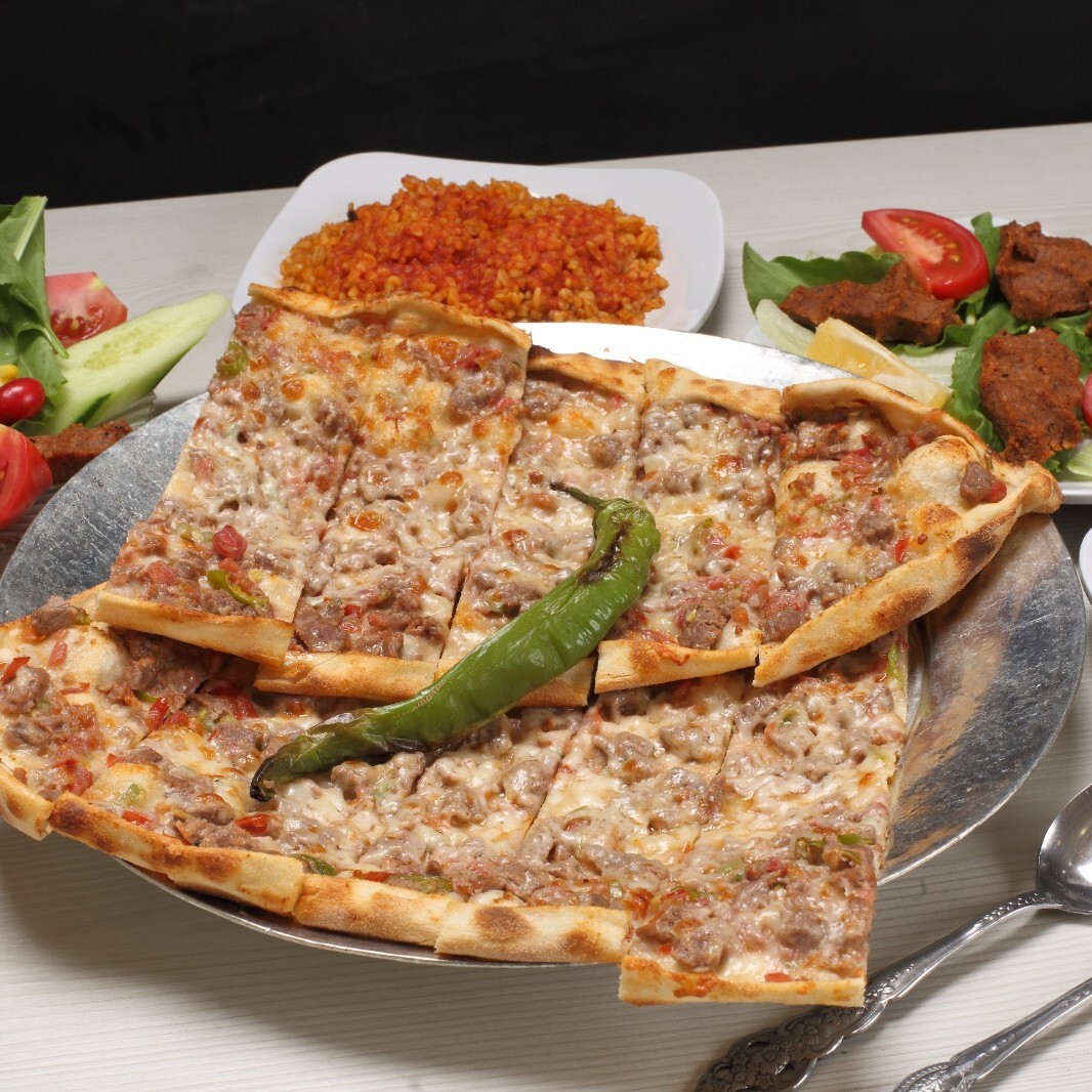 Kuşbaşılı Kaşarlı Pide