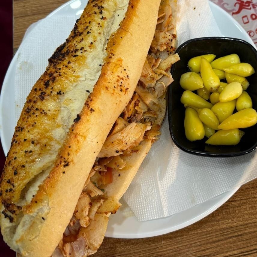 Somun Ekmek Arası Tavuk Döner