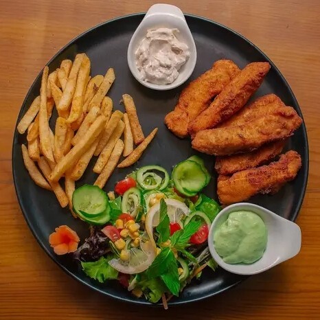 Çıtır Tavuk Menü ( patates cipsi + makarna + salata + turşu )