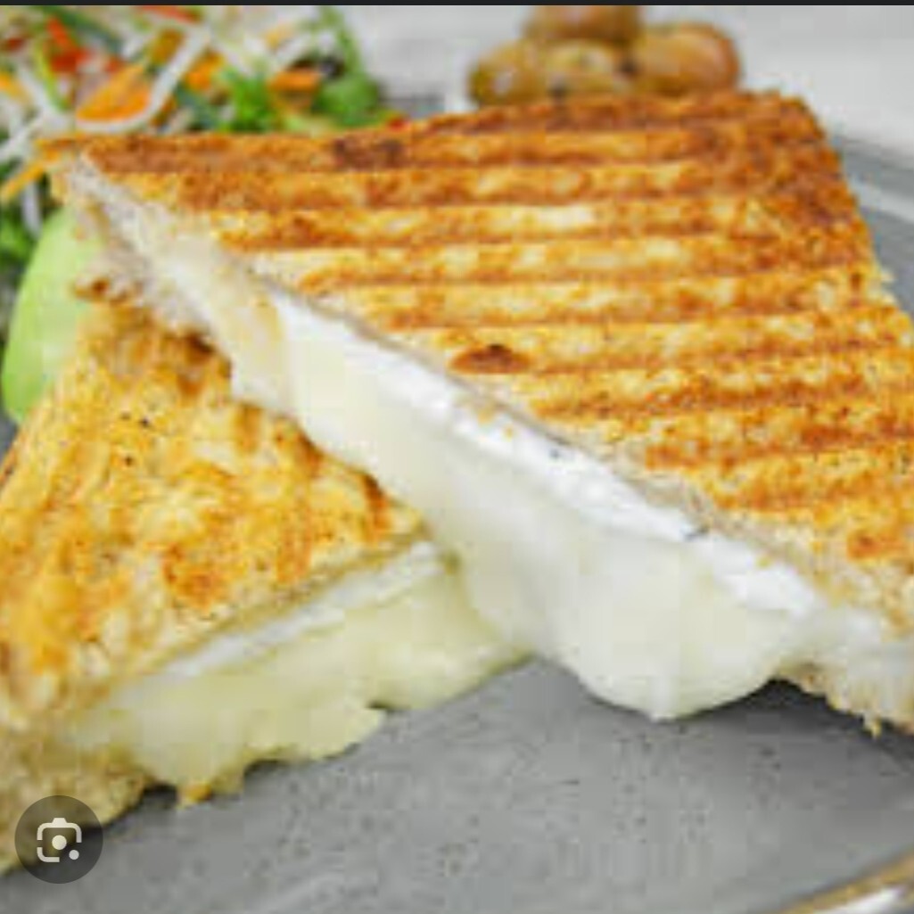 Beyaz Peynirli Domatesli Tost