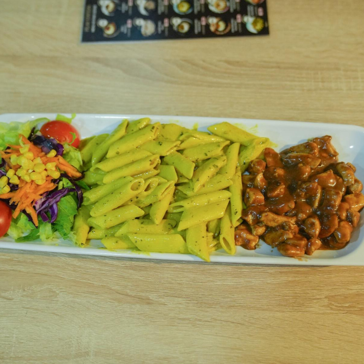 Barbekü Tavuk, Kremalı Fesleğenli Penne, Salata