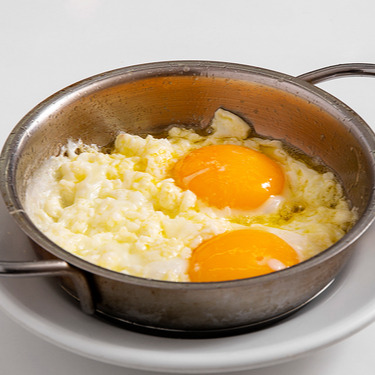 Kaşarlı Yumurta