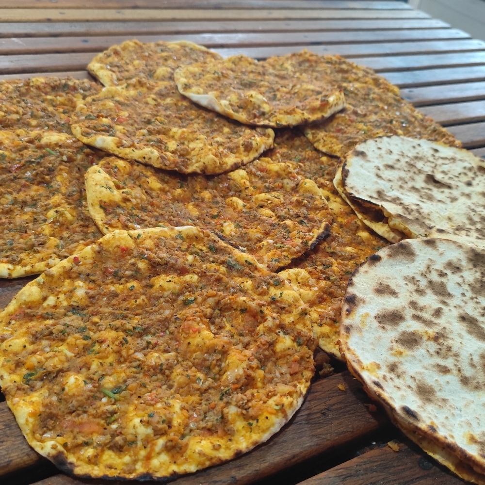 1 adet lahmacun (adana usulü)