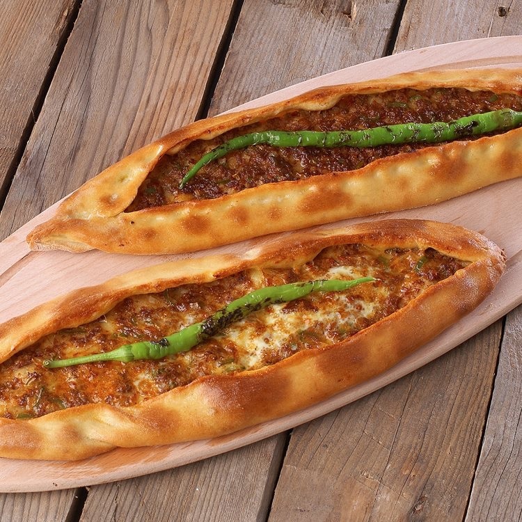 Kıymalı Yumurtalı Pide