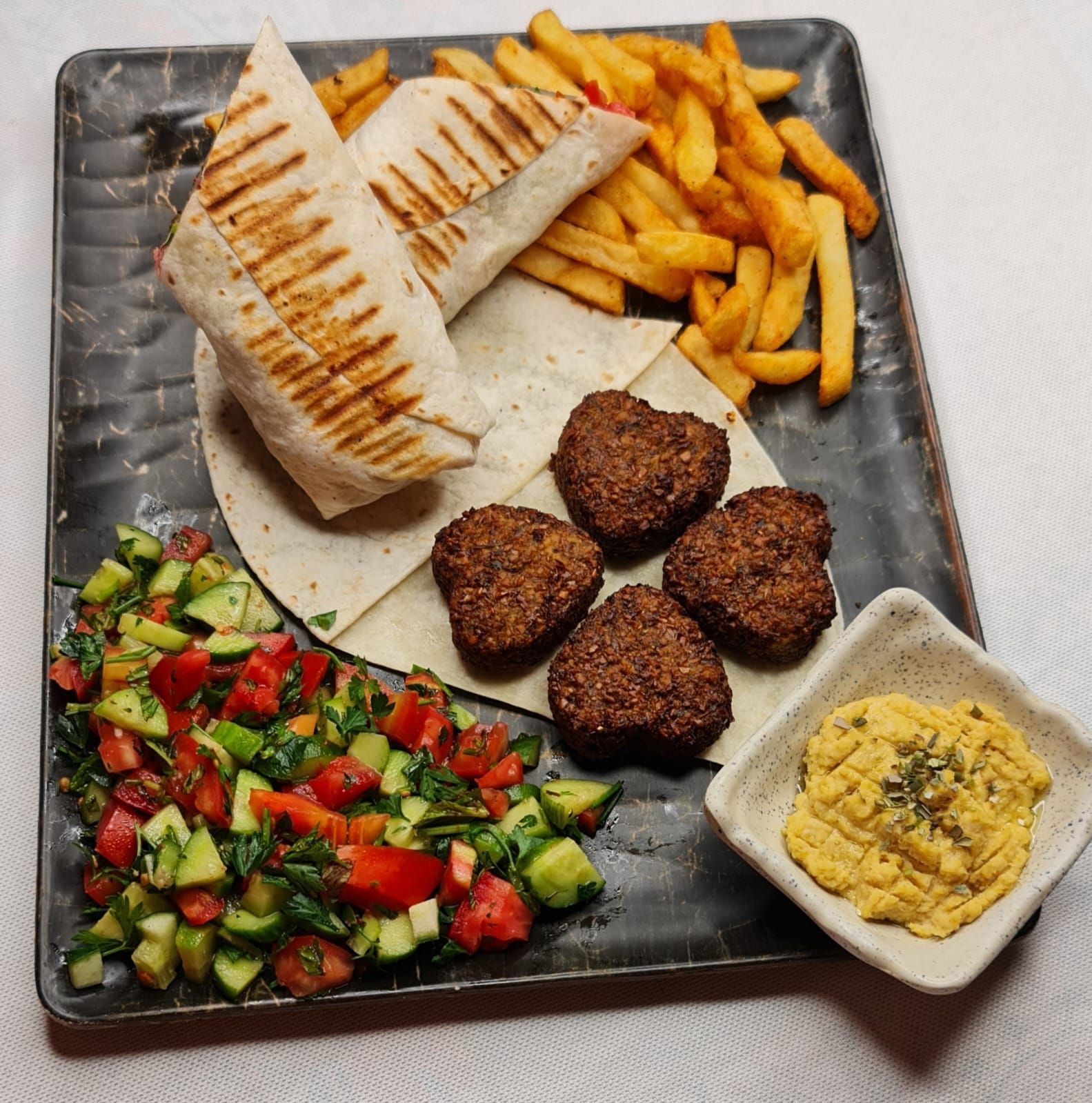 Falafel + BBQ Soslu Tavuklu Wrap Combo