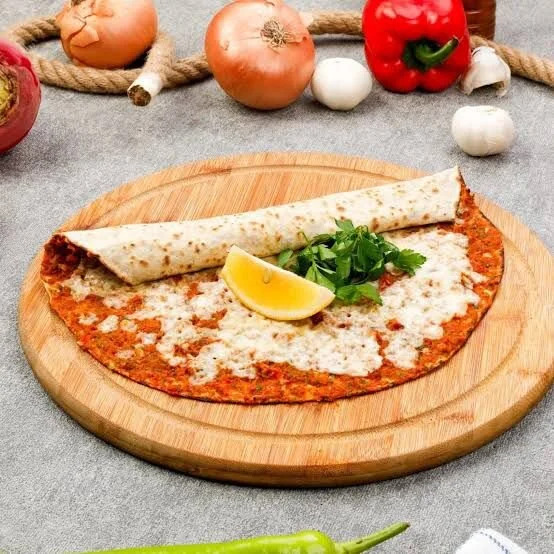 Kaşarlı Lahmacun