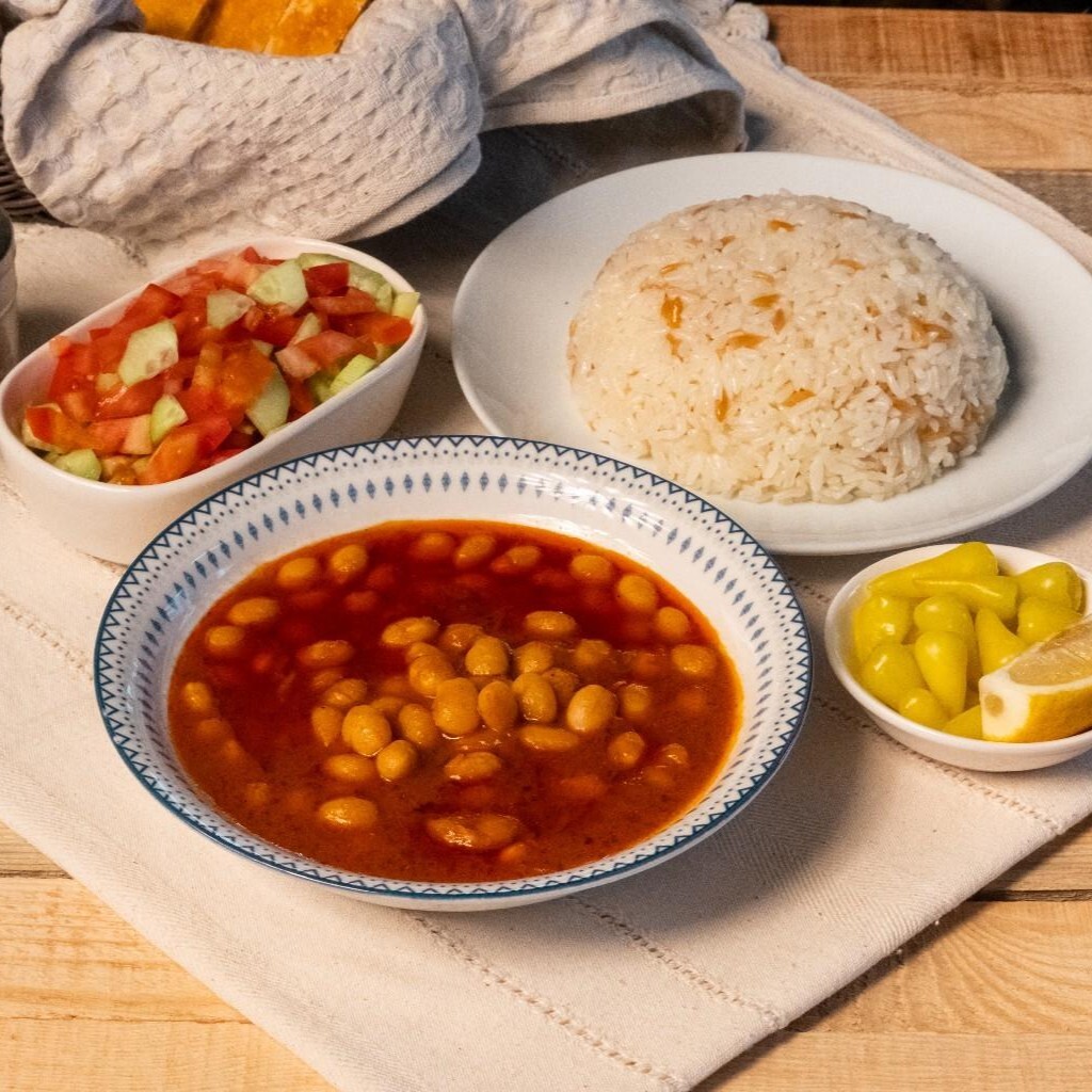 Çayeli Kuru Fasulye + Sade Pirinç Pilavı + Yoğurt veya Salata