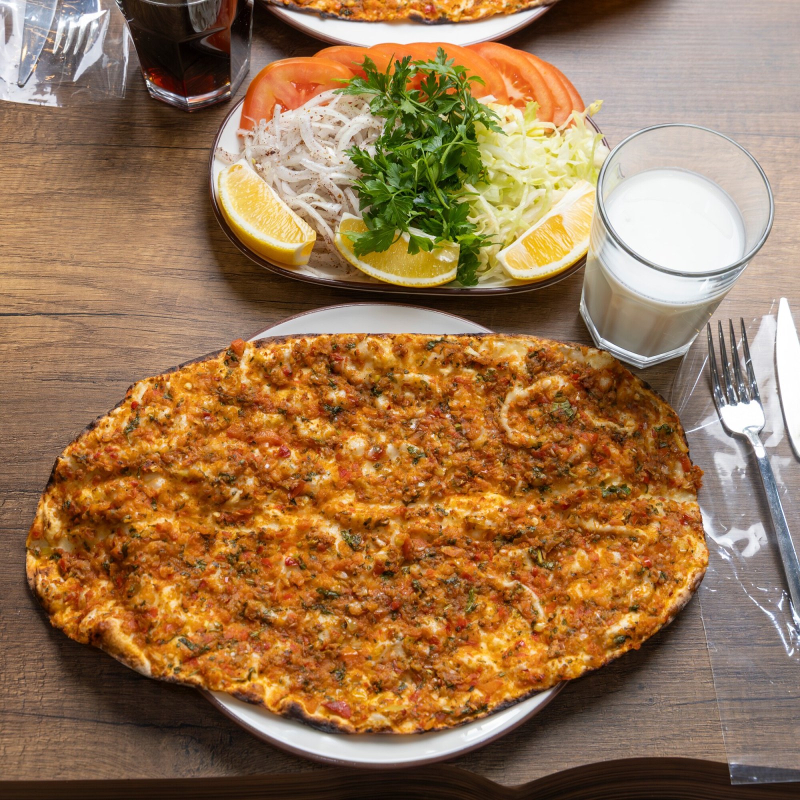 (3 Adet) Lahmacun (1 Adet) 245 ml. Susurluk Ayranı