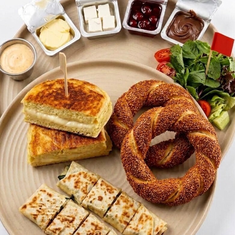Gözlemeli Tostlu Kahvaltı 5 Kişilik