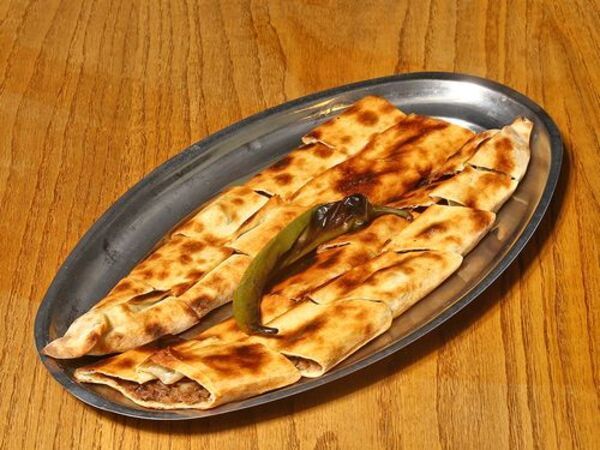 Kavurmalı Pide (Kapalı)