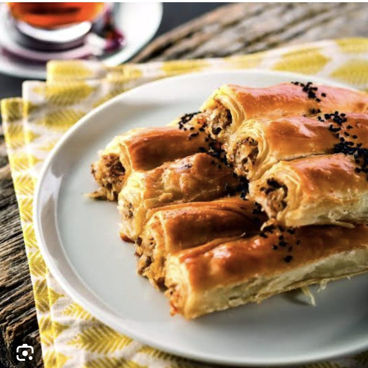 Kıymalı Kol Böreği 1 Tepsi (2 kg)