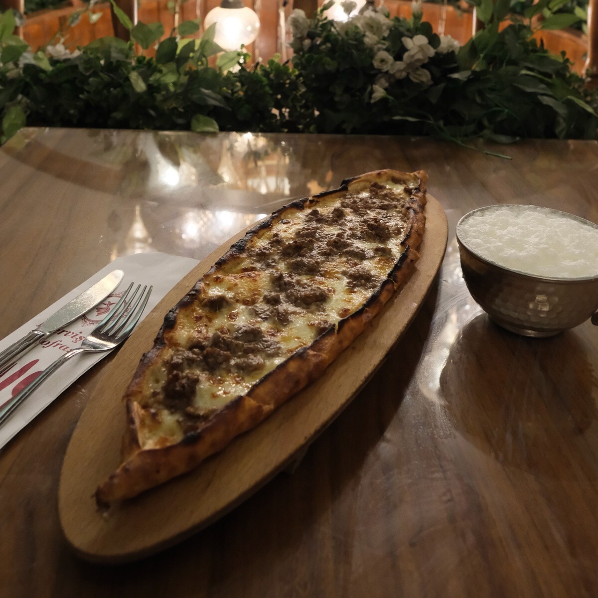 Kavurma Kaşarlı Pide