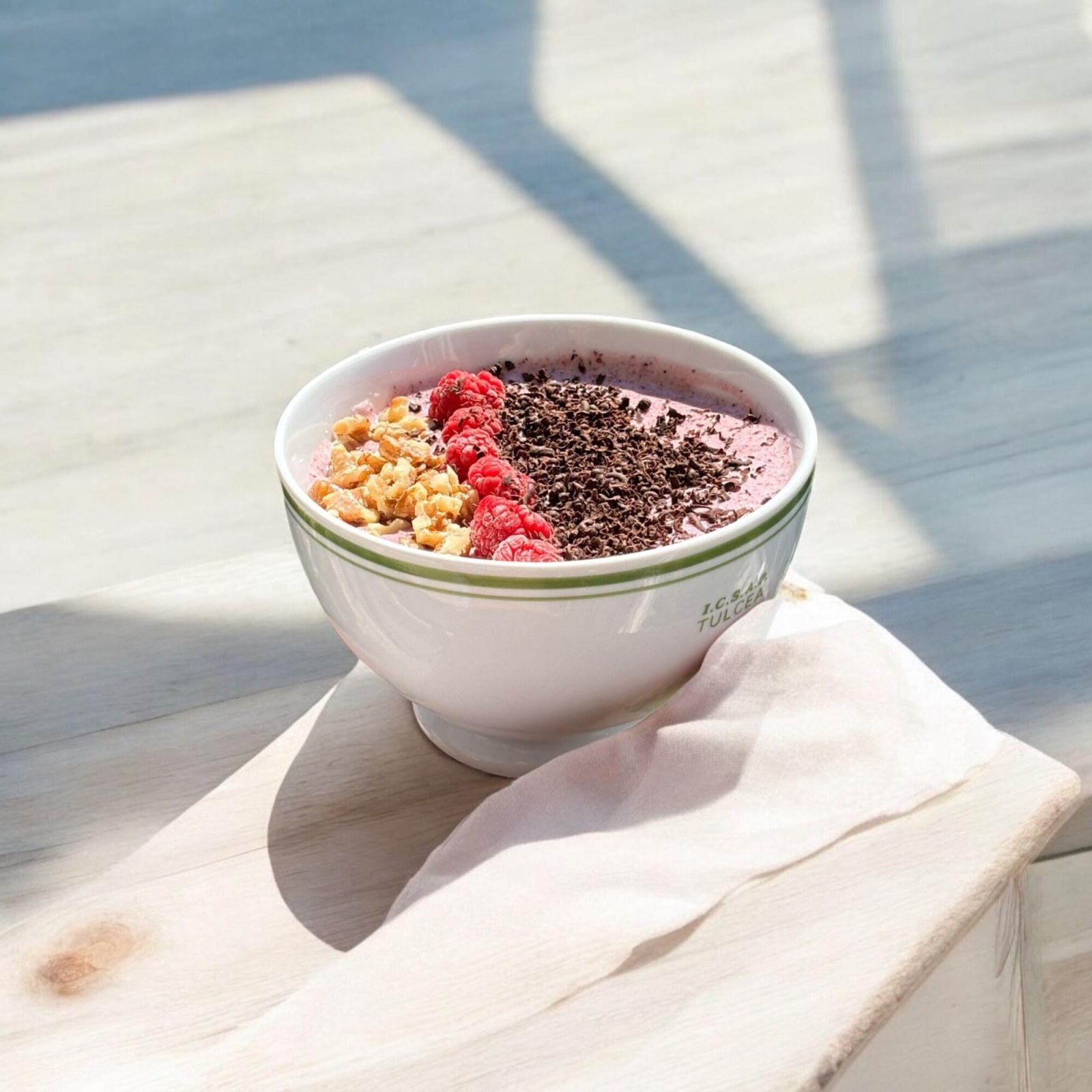 Red Fruits Protein Smoothie Bowl