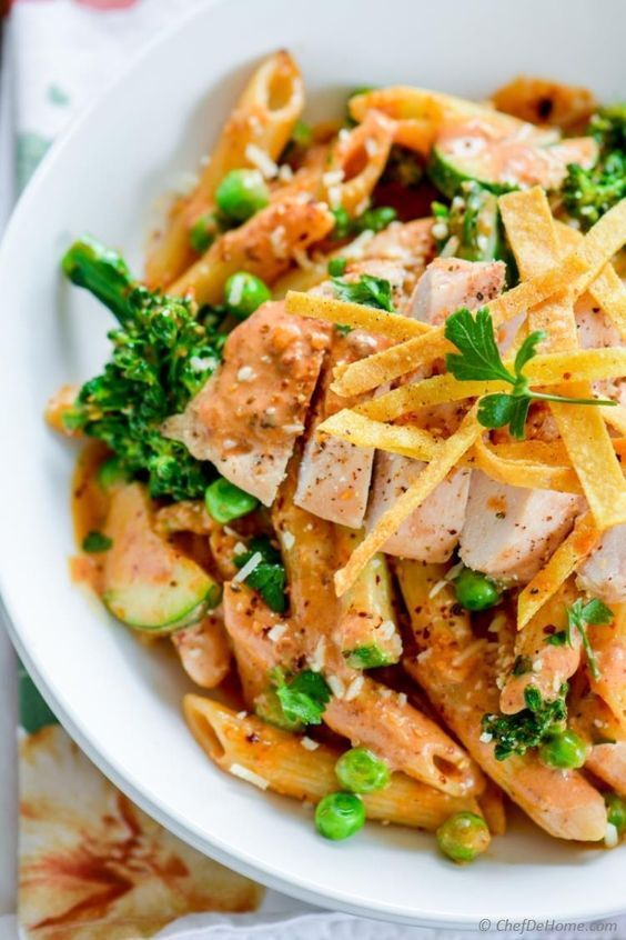 Kremalı Sebzeli Tavuklu Mantarlı Penne