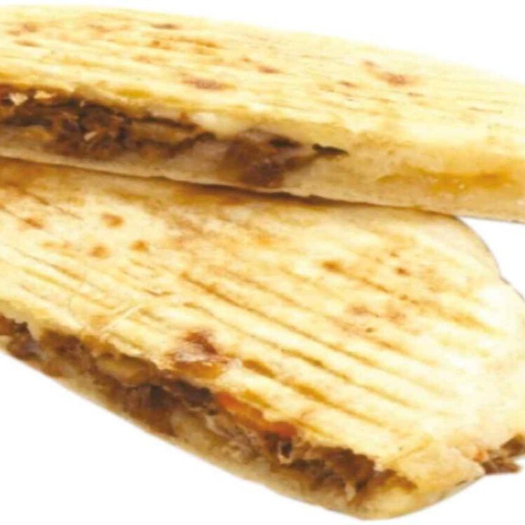 Bazlama Ekmeğine Kavurmalı Tost