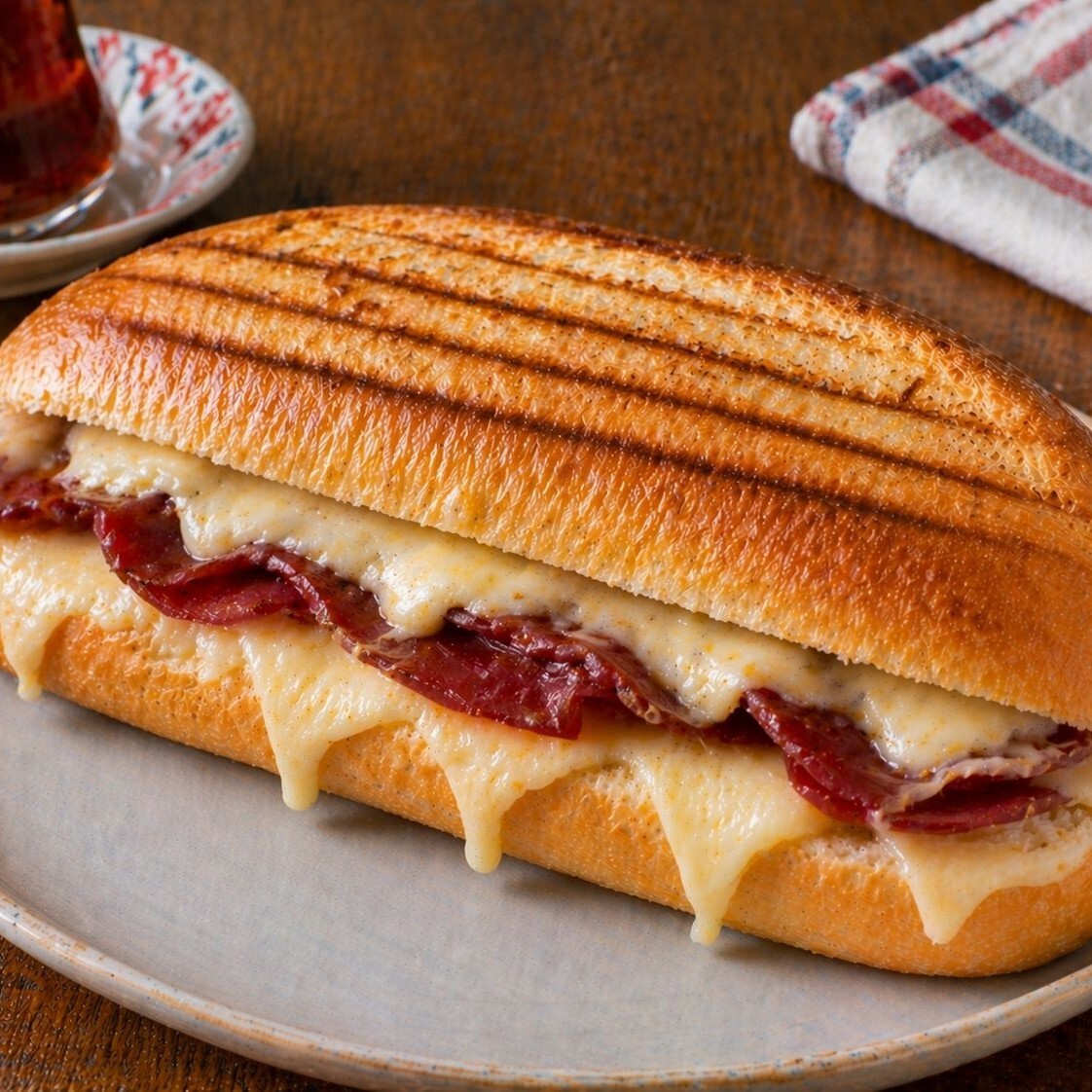 Kaşarlı Pastırmalı Tost