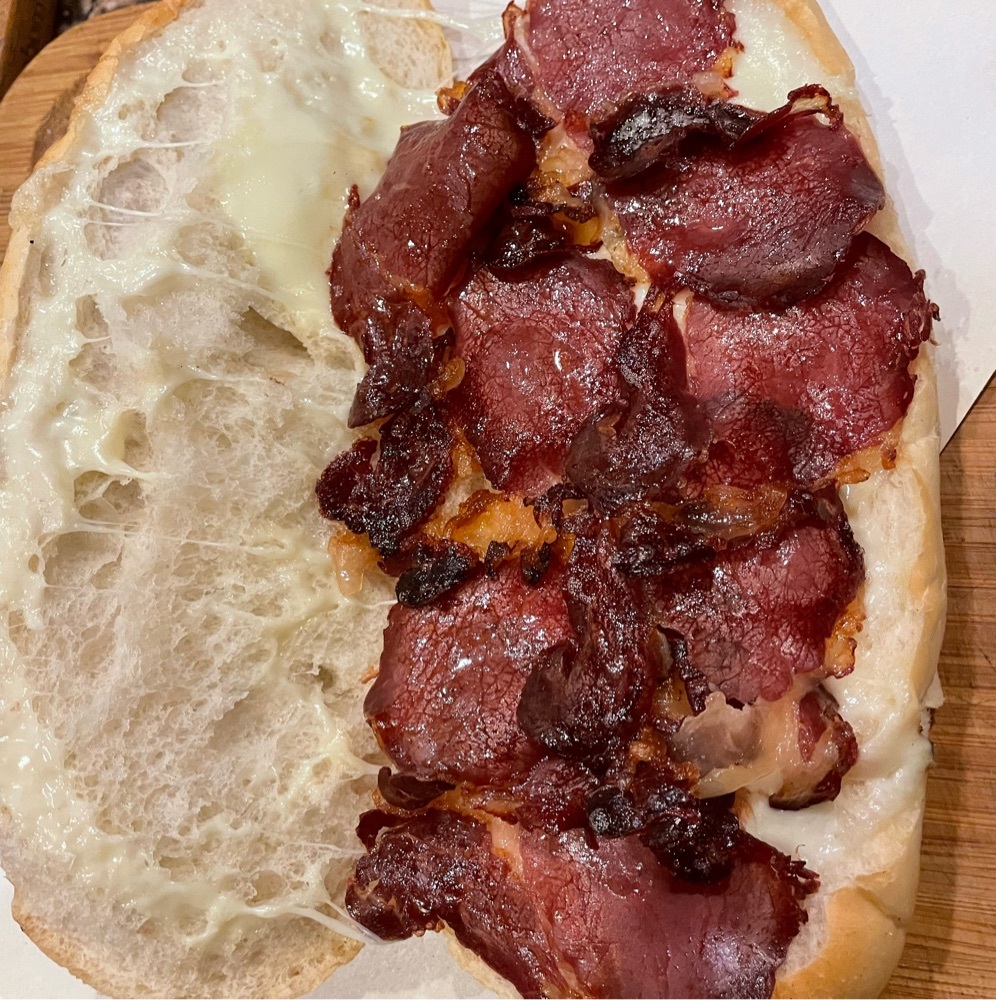 Antrikot Pastirma + Kasar Peynirli + tereyağ+Patates Kızartması