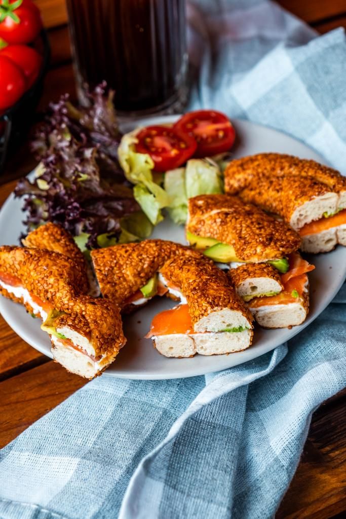 Somonlu & Avokadolu Simit Sandviç