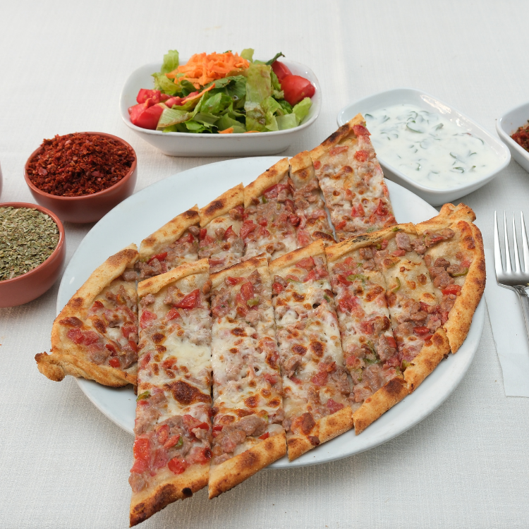 Kuşbaşılı Kaşarlı Pide
