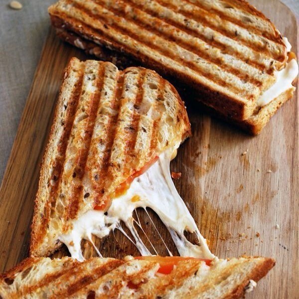 Kaşarlı Domatesli Tost