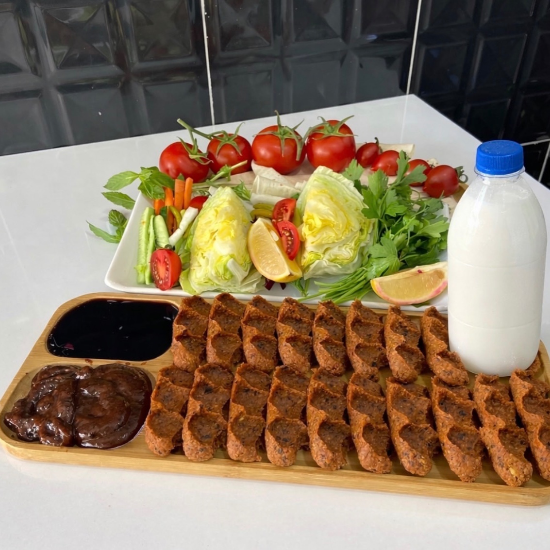 Çiğ Köfte (750 gr.) (Büyük Paket) + (1 Litre Ayran)