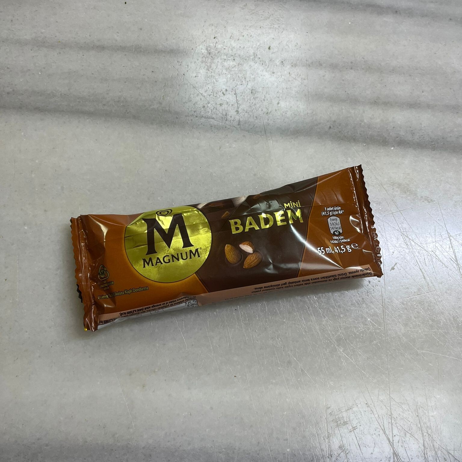Magnum Mini Badem