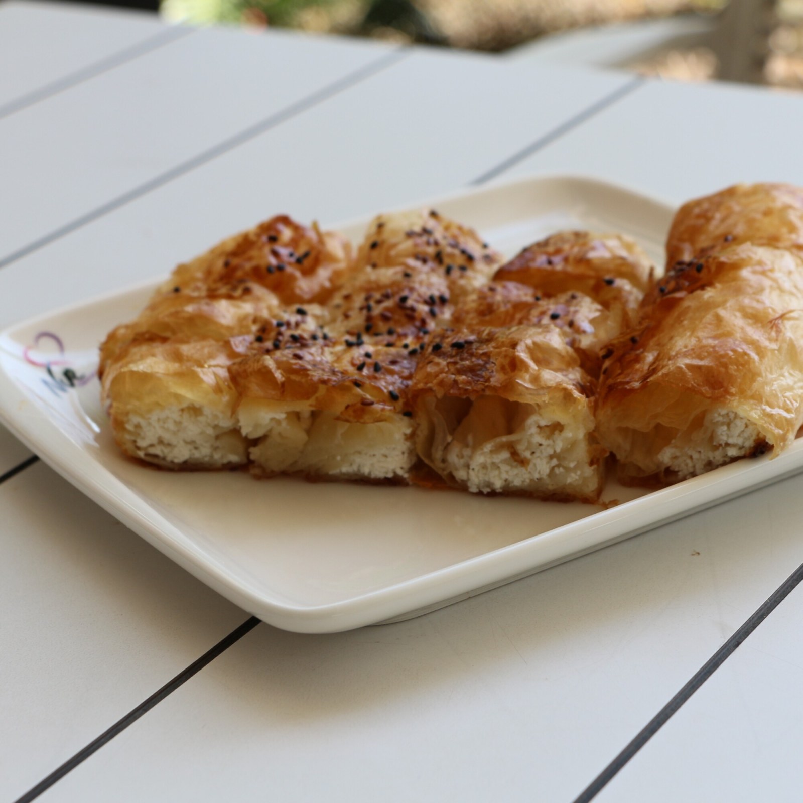 Peynirli Kol Böreği (Porsiyon)
