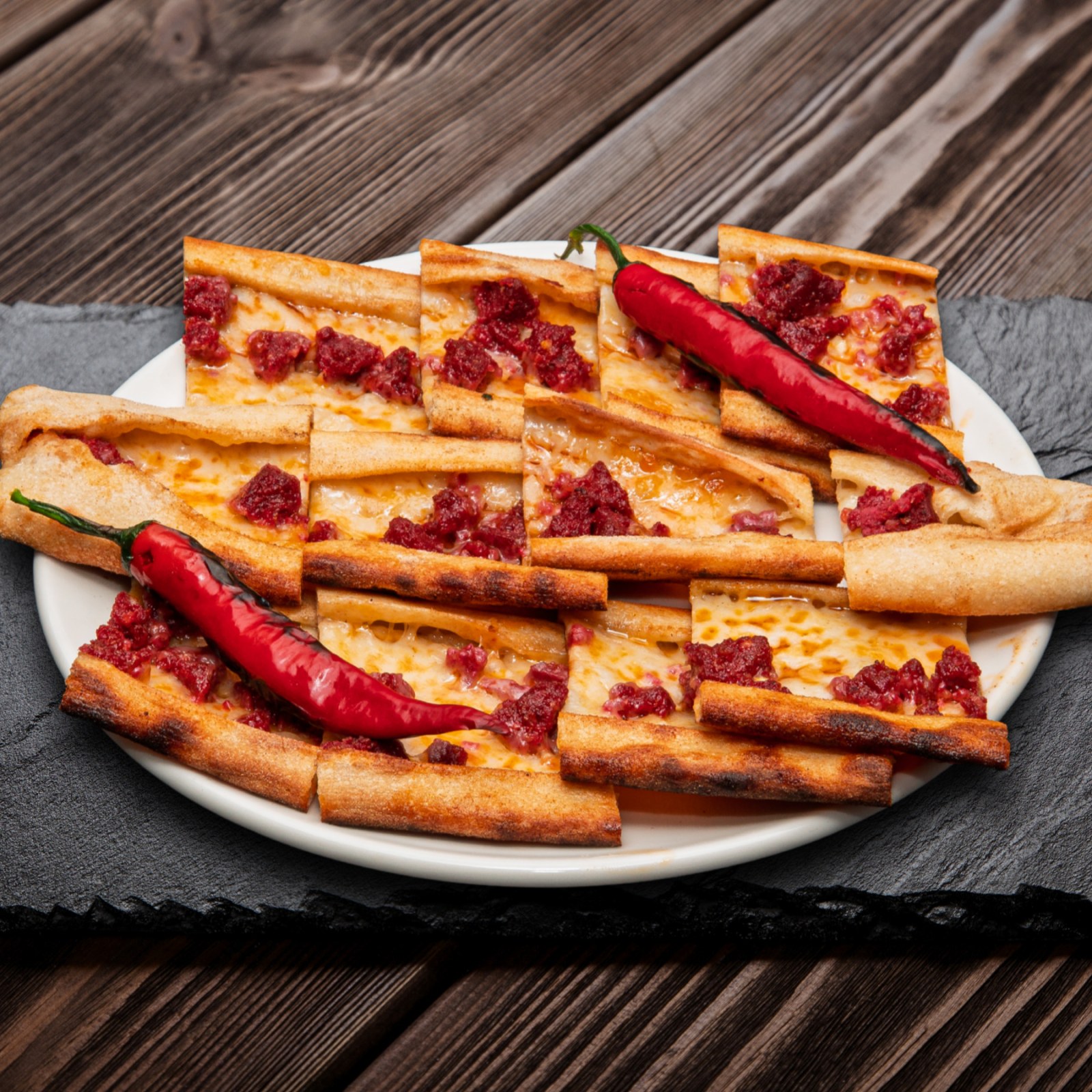 Sucuklu Kaşarlı Pide
