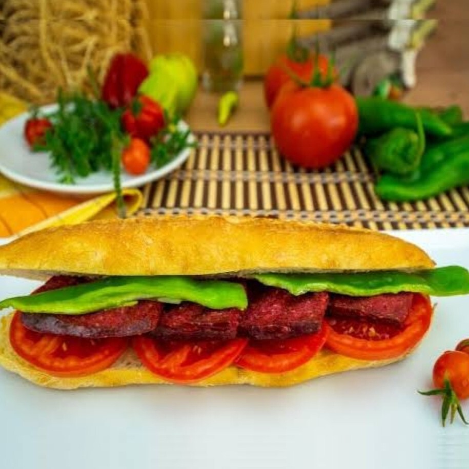 Sucuk Ekmek + coca cola 330 ml