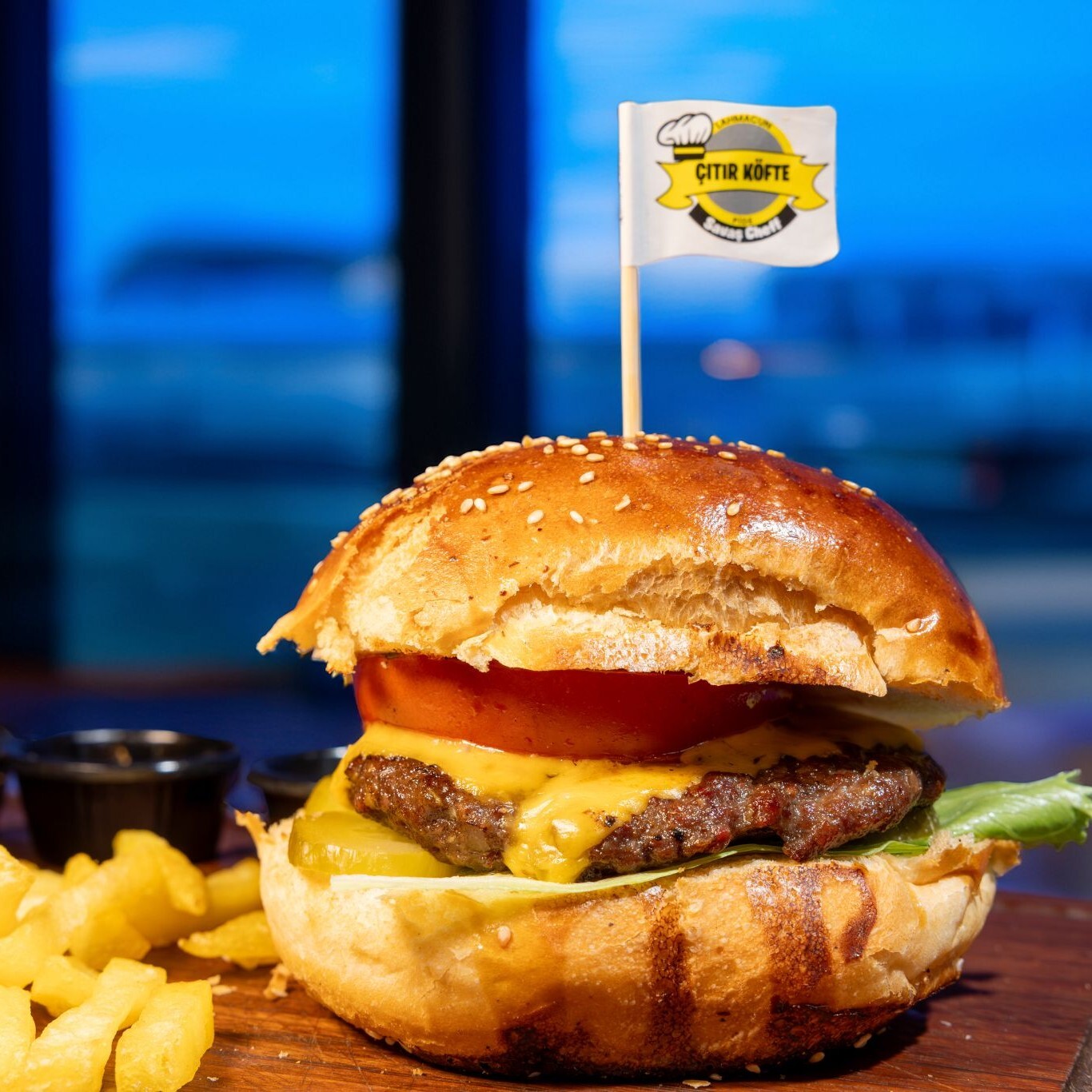 Hamburger Menü +Coca Cola ( 200 Ml)