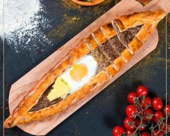 Kıymalı Yumurtalı Pide