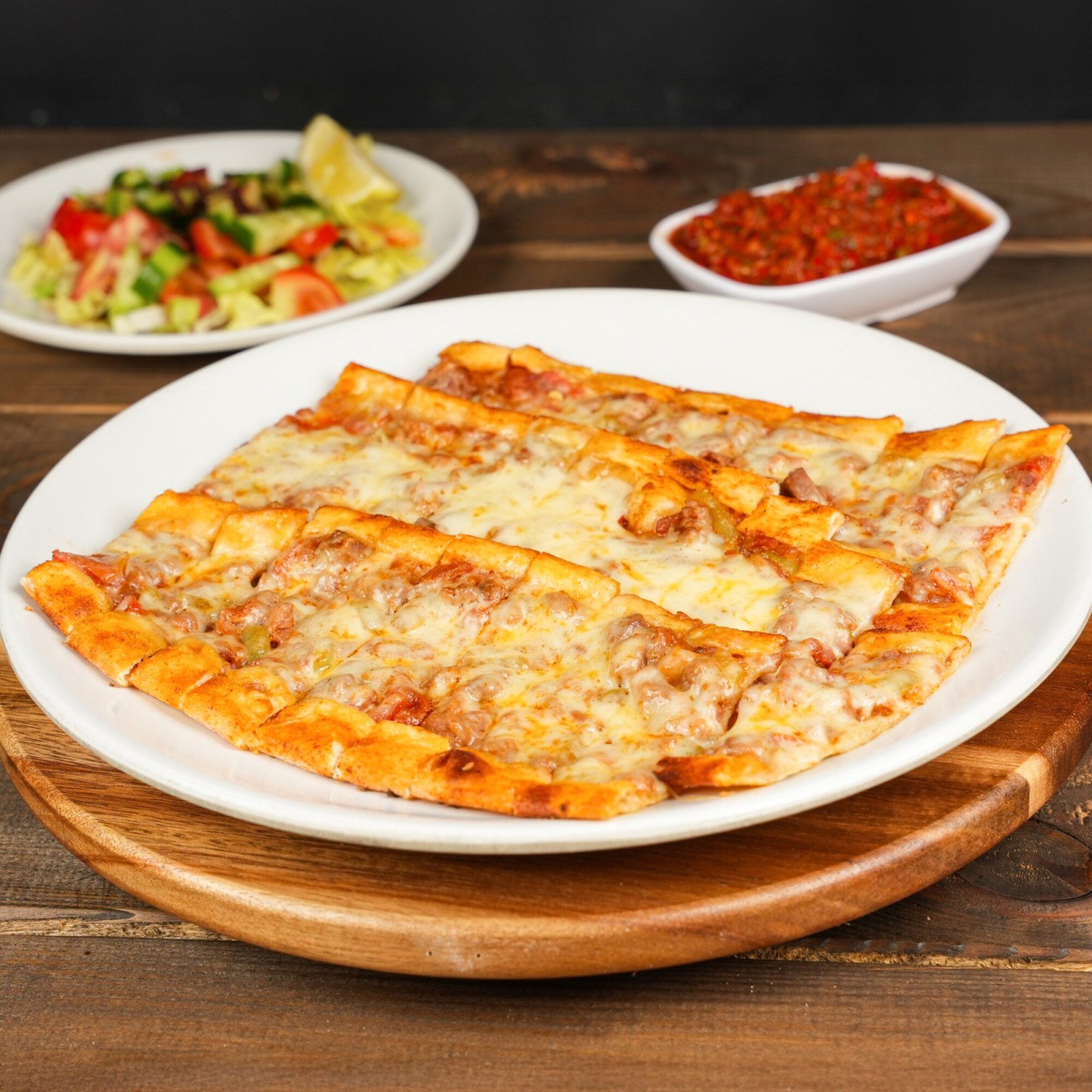 Kuşbaşılı Kaşarlı Pide