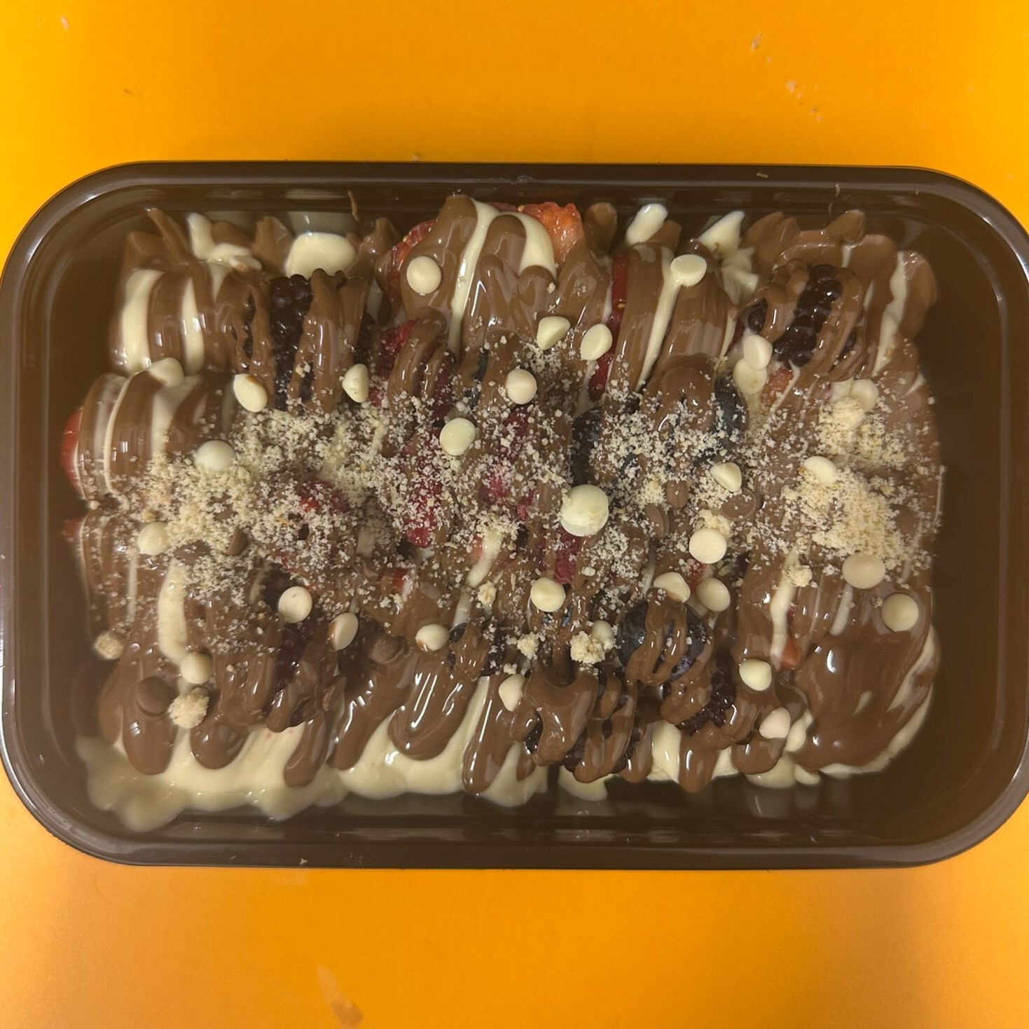 Orman Meyveli Waffle Bowl (Dilimlenmiş hamur)