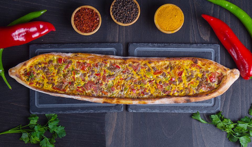 Kuşbaşılı Yumurtalı Pide