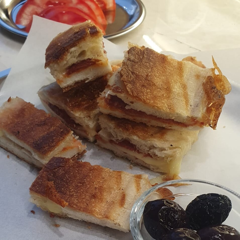 Tam Ekmek Arası Sucuklu Tost
