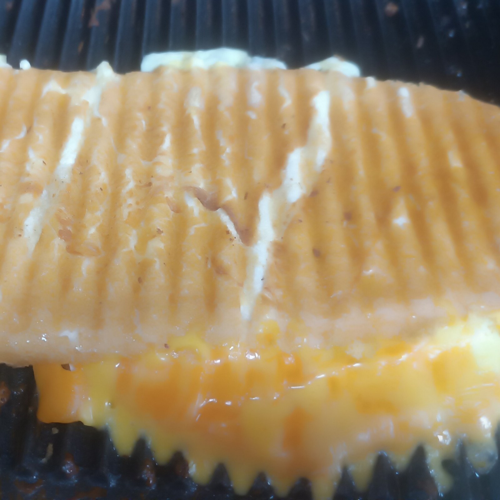 Üç Peynir Prenses Tost + Patates Cips