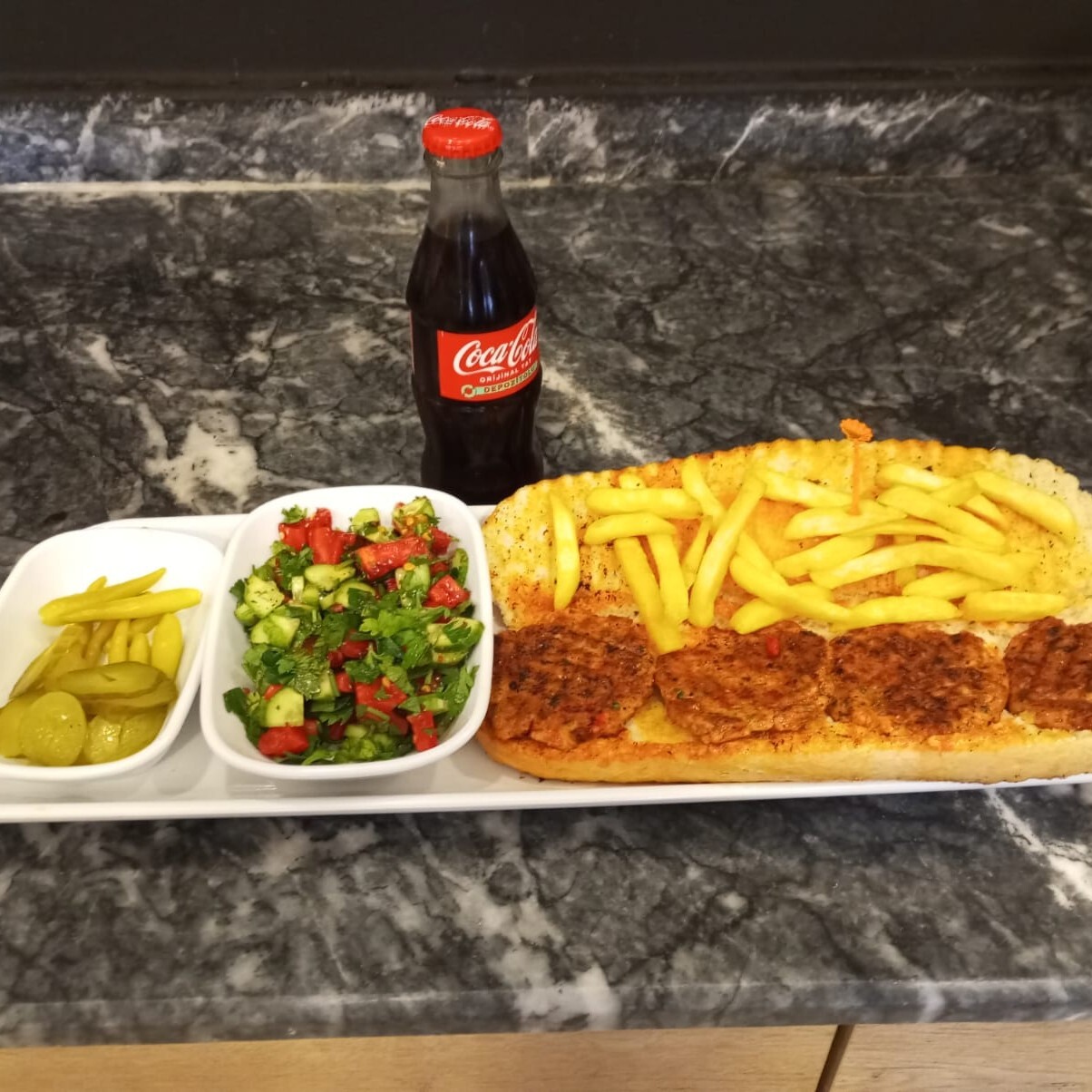 Ekmek Arası Cızbız Köfte